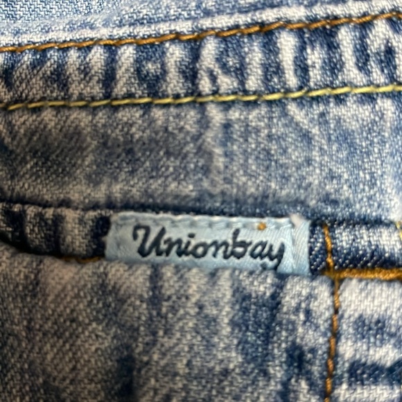 Union Bay size 5 Blue Denim Mid-rise 3” Inseam Shorts with Button Back Pockets - Picture 8 of 11